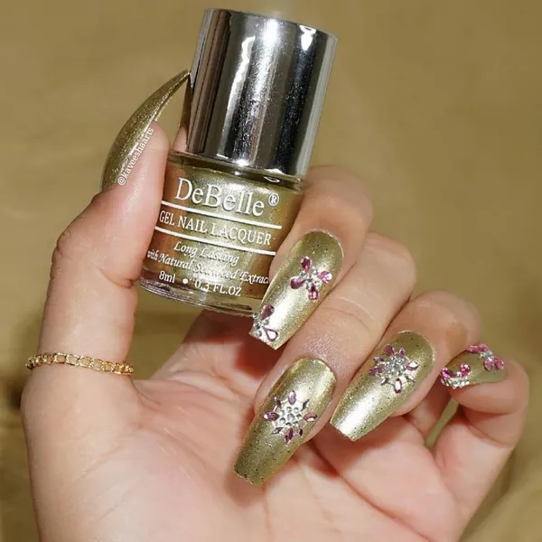 DeBelle_Gel_Nail_Lacquer_Canopus_Beige_Gold_With_Black_Glitter_Nail_Polish_8_Ml