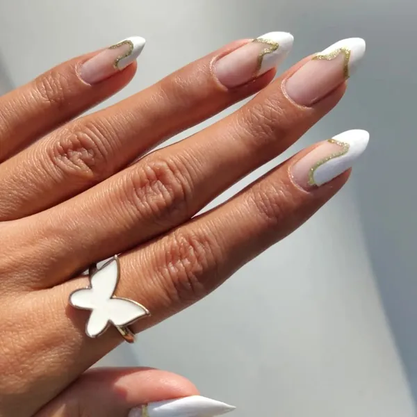 DeBelle_Gel_Nail_Lacquer_Canopus_Beige_Gold_With_Black_Glitter_Nail_Polish_8_Ml