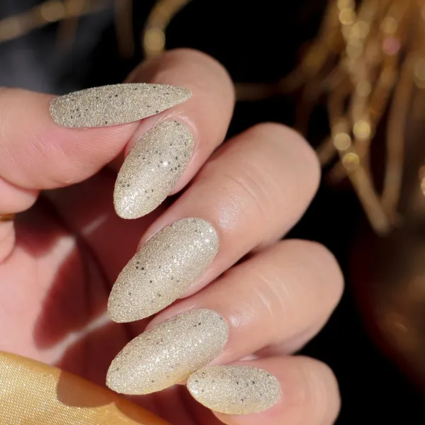 DeBelle_Gel_Nail_Lacquer_Sirius_Gold_With_Silver_Glitter_Nail_Polish_8_Ml