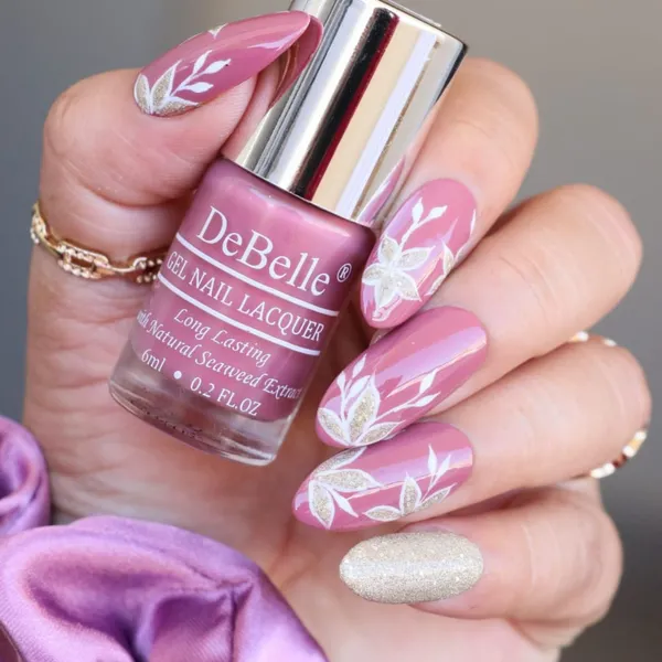 DeBelle_Gel_Nail_Lacquer_Sirius_Gold_With_Silver_Glitter_Nail_Polish_8_Ml