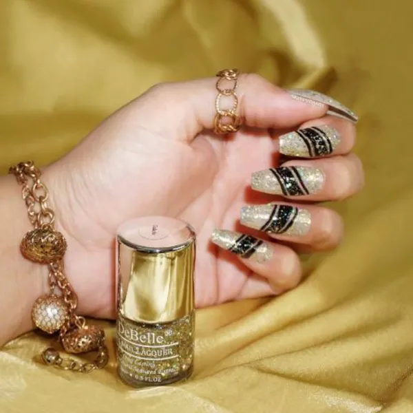 DeBelle_Gel_Nail_Lacquer_Galaxia_Chunky_Holographic_Glitter_Nail_Polish_8_Ml