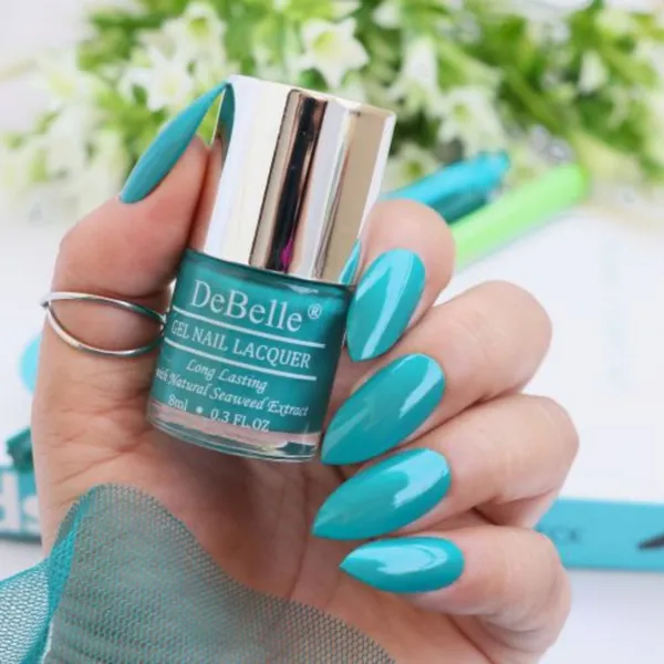 DeBelle_Fleur_De_Pearl_Gift_Set_Of_2_Nail_Polishes_Royale_Cocktail_Miss_Bliss_16_Ml