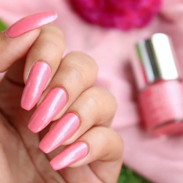 DeBelle_Fleur_De_Pearl_Gift_Set_Of_2_Nail_Polishes_Royale_Cocktail_Miss_Bliss_16_Ml