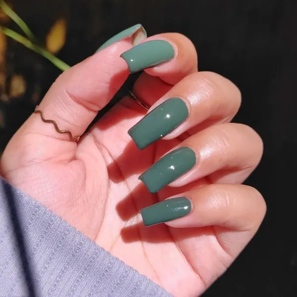 DeBelle_Gel_Nail_Lacquer_Green_Olivia_8_Ml_Green_Nail_Polish