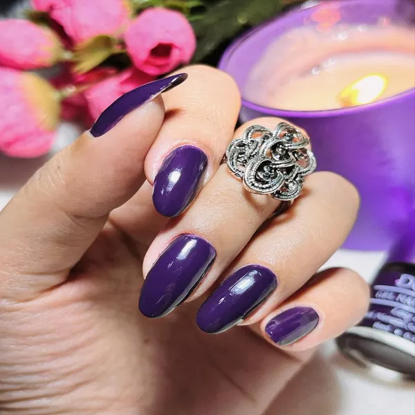 DeBelle_Gel_Nail_Lacquer_Royale_Viola_Dark_Violet_Nail_Color_8_Ml