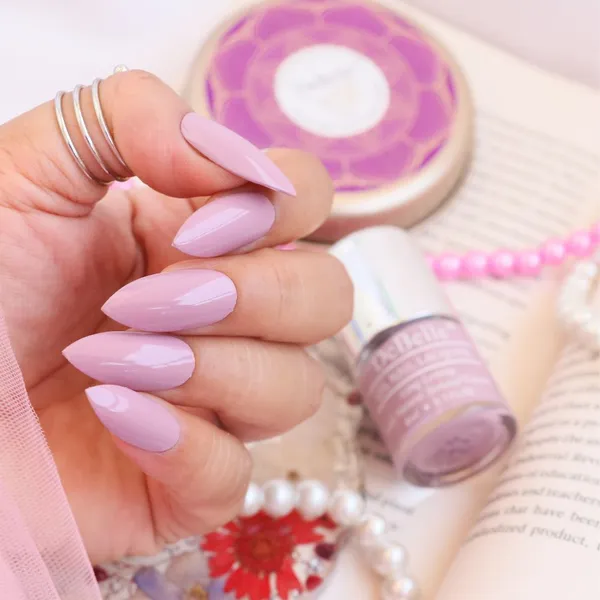 DeBelle_Gel_Nail_Lacquer_Mary_Magnolia_Pastel_Lavender_Nail_Polish_8_Ml