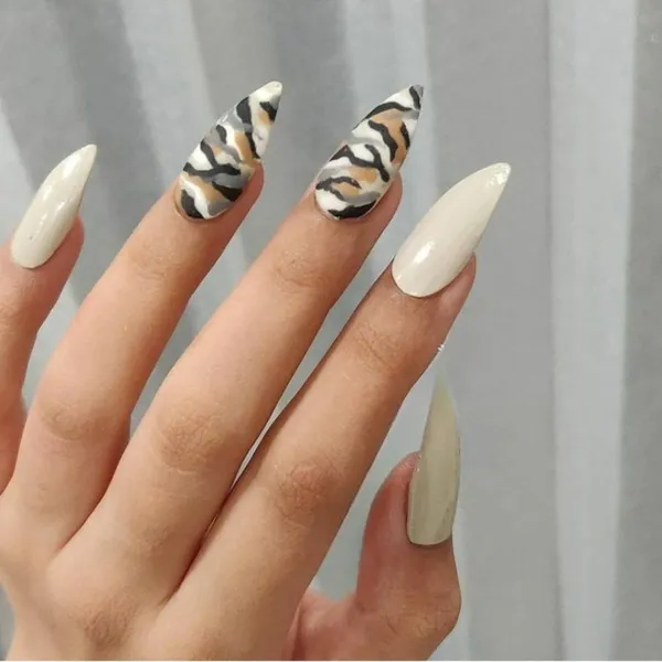 DeBelle_Gel_Nail_Lacquer_Natural_Blush_Light_Beige_Nail_Polish_8_Ml