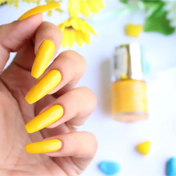 DeBelle_Gel_Nail_Lacquer_Caramelo_Yellow_Bright_Yellow_Nail_Polish_8_Ml