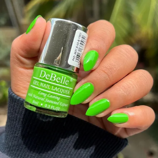 DeBelle_Gel_Nail_Lacquer_Matcha_Cookie_Parrot_Green_8_Ml