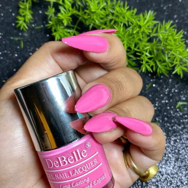DeBelle_Gel_Nail_Lacquer_Strawberry_Souffle_Bubblegum_Pink_8_Ml