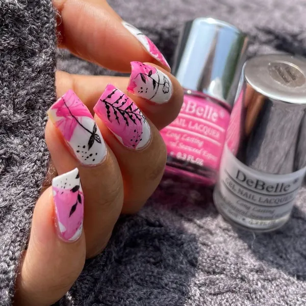 DeBelle_Gel_Nail_Lacquer_Strawberry_Souffle_Bubblegum_Pink_8_Ml