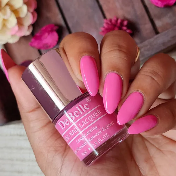 DeBelle_Gel_Nail_Lacquer_Strawberry_Souffle_Bubblegum_Pink_8_Ml