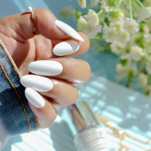 DeBelle_Gel_Nail_Lacquer_Vanilla_Croissant_White_Nail_Polish_8_Ml