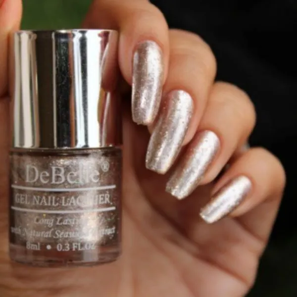 DeBelle_Gel_Nail_Lacquer_Sparkling_Dust_Holographic_Silver_Chrome_Nail_Polish_8_Ml