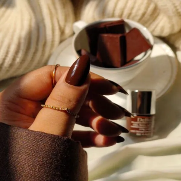 DeBelle_Gel_Nail_Lacquer_Cocoa_Harvest_Dark_Brown_Nail_Polish_8_Ml