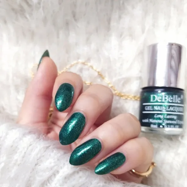 DeBelle_Gel_Nail_Lacquer_Cosmic_Emerald_Glitter_Emerald_Green_8_Ml