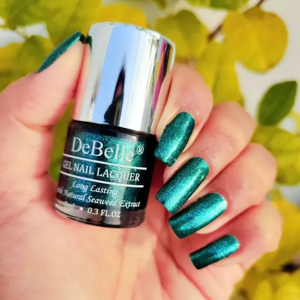 DeBelle_Gel_Nail_Lacquer_Cosmic_Emerald_Glitter_Emerald_Green_8_Ml