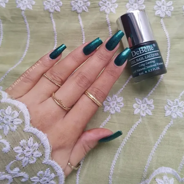 DeBelle_Gel_Nail_Lacquer_Cosmic_Emerald_Glitter_Emerald_Green_8_Ml