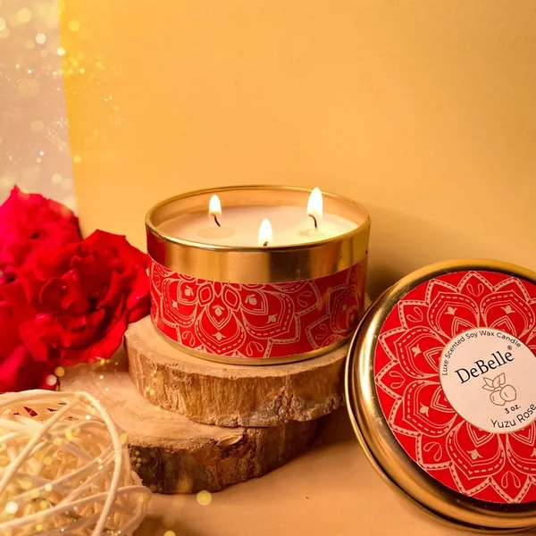 DeBelle_Luxe_Scented_Soy_Wax_Candle_Yuzu_Rose