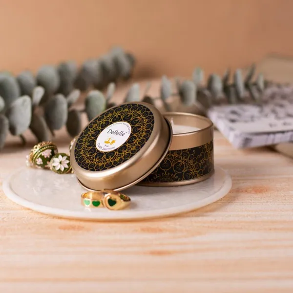DeBelle_Luxe_Scented_Soy_Wax_Candle_Oudh_Jasmine