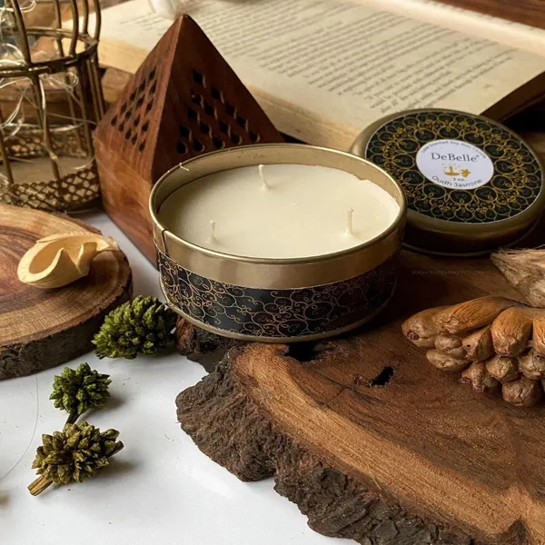DeBelle_Luxe_Scented_Soy_Wax_Candle_Oudh_Jasmine