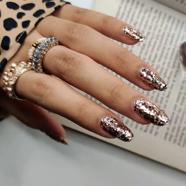 DeBelle_Gel_Nail_Lacquer_Elite_Tiffany_Rose_Gold_Flaky_Glitter_Top_Coat_6_Ml