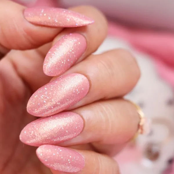 DeBelle_Gel_Nail_Lacquer_Magnetic_Madelyn_Pink_Mauve_With_Holo_Glitters_Nail_Polish_6_Ml