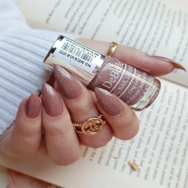 DeBelle_Gel_Nail_Lacquers_Combo_Of_2_Inspiring_Ira_Angelic_Saira_6_Ml_Each
