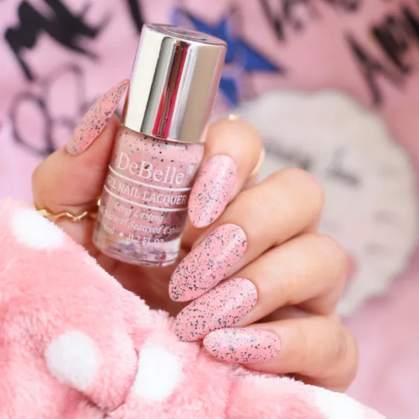 DeBelle_Gel_Nail_Lacquers_Combo_Of_2_Inspiring_Ira_Angelic_Saira_6_Ml_Each