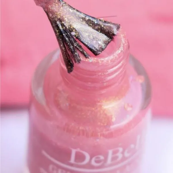 DeBelle_Gel_Nail_Lacquers_Combo_Of_2_Appealing_Aura_Magnetic_Madelyn_6_Ml_Each
