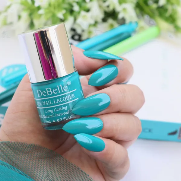 DeBelle_Gel_Nail_Lacquers_Combo_Of_2(Galaxia,_Royale_Cocktail)