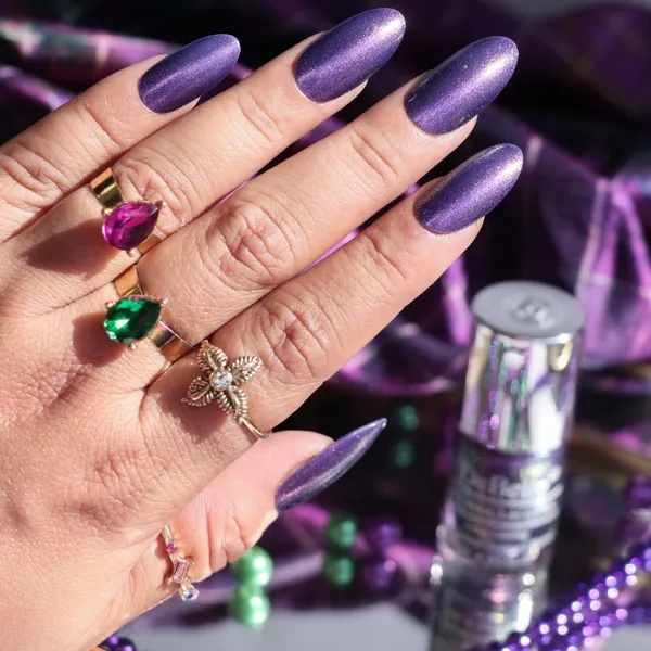 DeBelle_Gel_Nail_Lacquer_Delightful_Daphne_Duo_Holo_Purple_Glitter_Nail_Polish_6_Ml