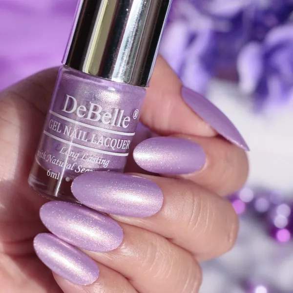 DeBelle_Gel_Nail_Lacquer_Hello_Hannaah_Light_Purple_With_Gold_Micro_Shimmer_Nail_Polish_6_Ml
