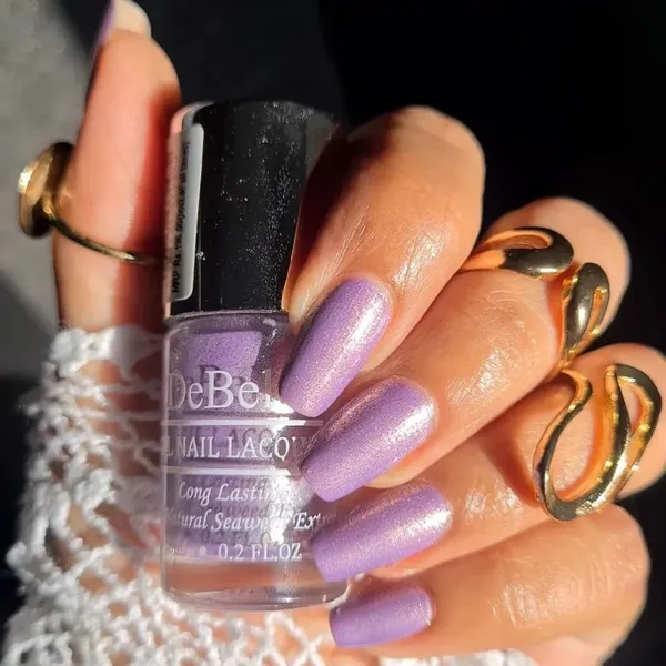 DeBelle_Gel_Nail_Lacquer_Hello_Hannaah_Light_Purple_With_Gold_Micro_Shimmer_Nail_Polish_6_Ml