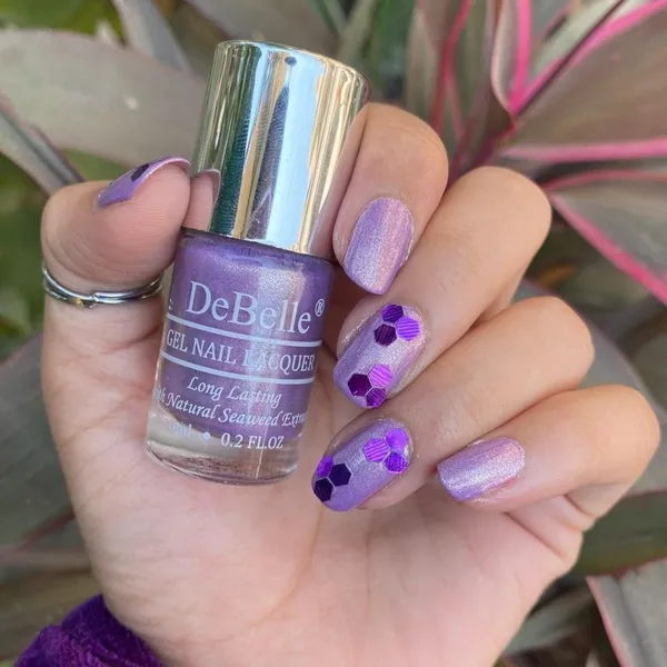 DeBelle_Gel_Nail_Lacquer_Hello_Hannaah_Light_Purple_With_Gold_Micro_Shimmer_Nail_Polish_6_Ml