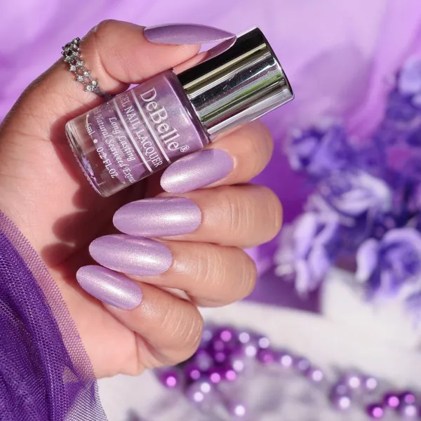 DeBelle_Gel_Nail_Lacquer_Hello_Hannaah_Light_Purple_With_Gold_Micro_Shimmer_Nail_Polish_6_Ml