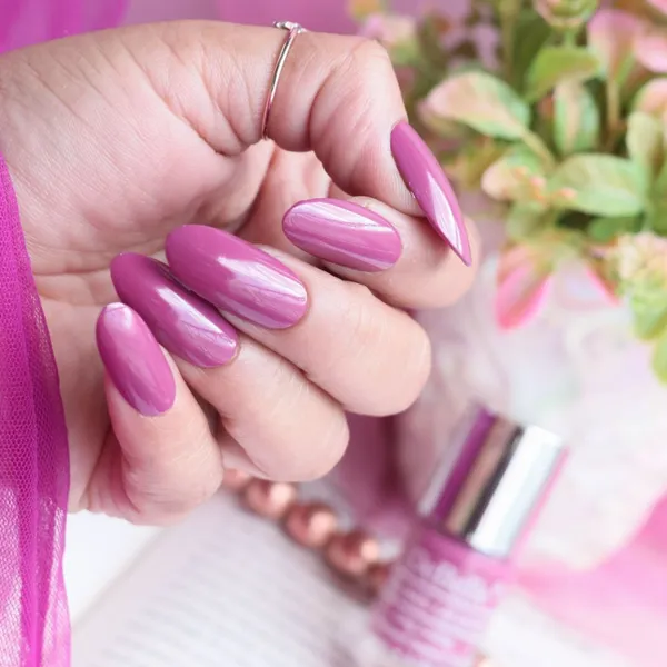 DeBelle_Gel_Nail_Lacquer_Magnetic_Maya_Magenta_Pink_Nail_Polish_6_Ml