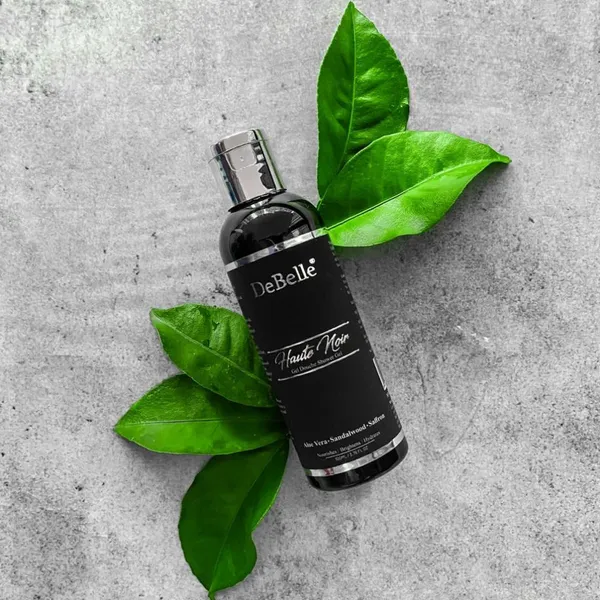 DeBelle_Gel_Douche_Shower_Gel_Haute_Noir_Rose_Water_Saffron_Sandalwood_Oil_100_Ml