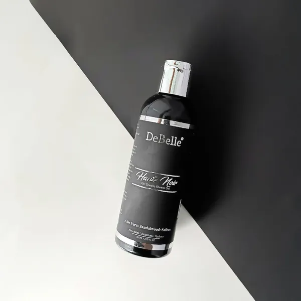 DeBelle_Gel_Douche_Shower_Gel_Haute_Noir_Rose_Water_Saffron_Sandalwood_Oil_100_Ml