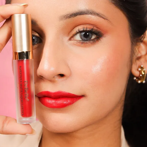 DeBelle_Majestique_Matte_Liquid_Lipstick_Cherry_Charlotte_Red_Enriched_With_Hyaluronic_Acid_And_Shea_Butter_3.5_Ml