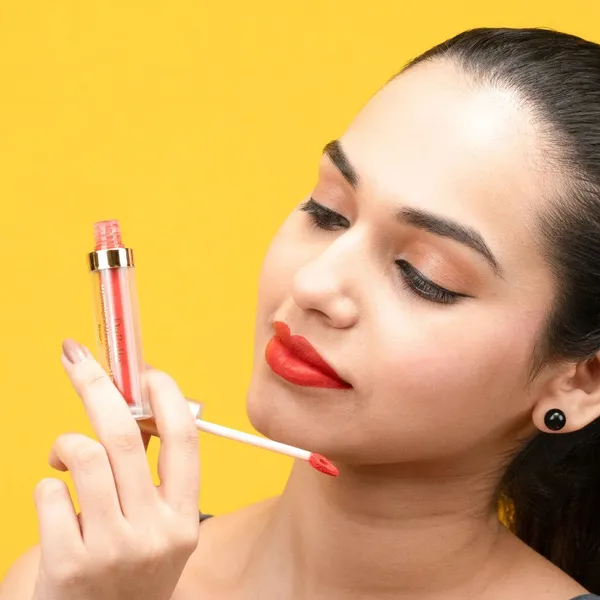DeBelle_Majestique_Matte_Liquid_Lipstick_Cherry_Charlotte_Red_Enriched_With_Hyaluronic_Acid_And_Shea_Butter_3.5_Ml
