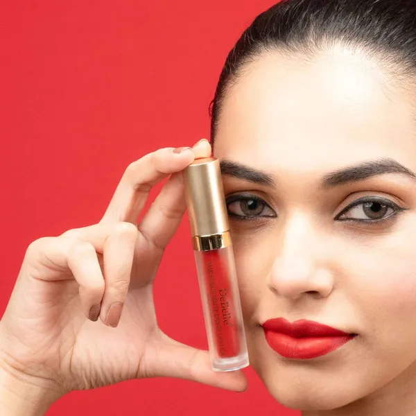 DeBelle_Cherry_Red_Long_Wear_Matte_Liquid_Lipstick_Scarlet_Sophia_Scarlet_Red_Enriched_With_Hyaluronic_Acid_And_Shea_Butter_3.5_Ml