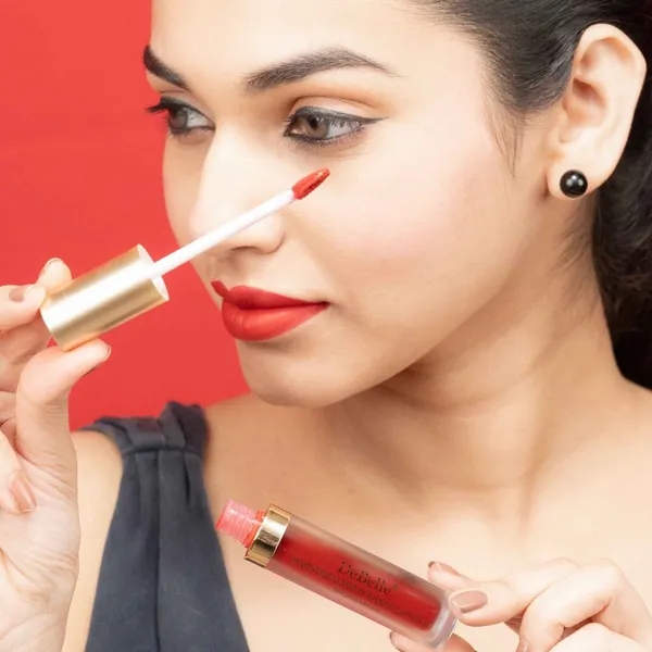 DeBelle_Cherry_Red_Long_Wear_Matte_Liquid_Lipstick_Scarlet_Sophia_Scarlet_Red_Enriched_With_Hyaluronic_Acid_And_Shea_Butter_3.5_Ml