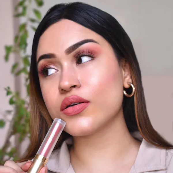 DeBelle_Majestique_Matte_Liquid_Lipstick_Cinnamon_Celine_Pink_Brown_Enriched_With_Hyaluronic_Acid_And_Shea_Butter_3.5_Ml