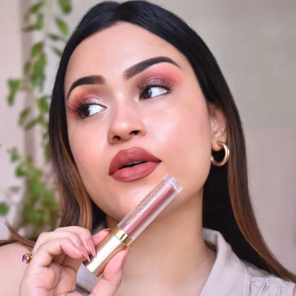 DeBelle_Majestique_Matte_Liquid_Lipstick_Bronze_Bernadette_Dark_Walnut_Brown_Enriched_With_Hyaluronic_Acid_And_Shea_Butter_3.5_Ml