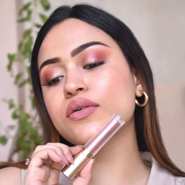 DeBelle_Majestique_Matte_Liquid_Lipstick_Vivid_Valerie_Dusty_Pink_Enriched_With_Hyaluronic_Acid_And_Shea_Butter_3.5_Ml