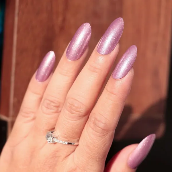 DeBelle_Gel_Nail_Lacquer_Adorable_Amelia_Purple_With_Pink_Glitter_8_Ml