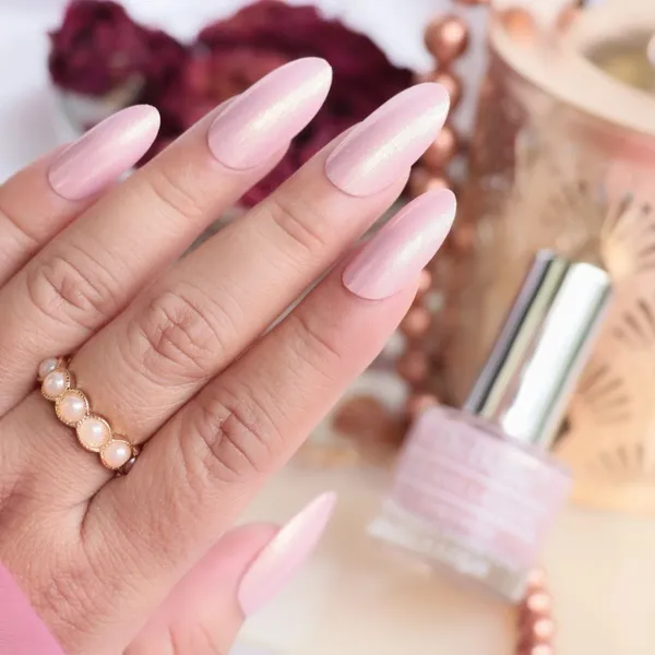 DeBelle_Gel_Nail_Lacquer_Delicate_Doris_Light_Baby_Pink_With_Gold_8_Ml