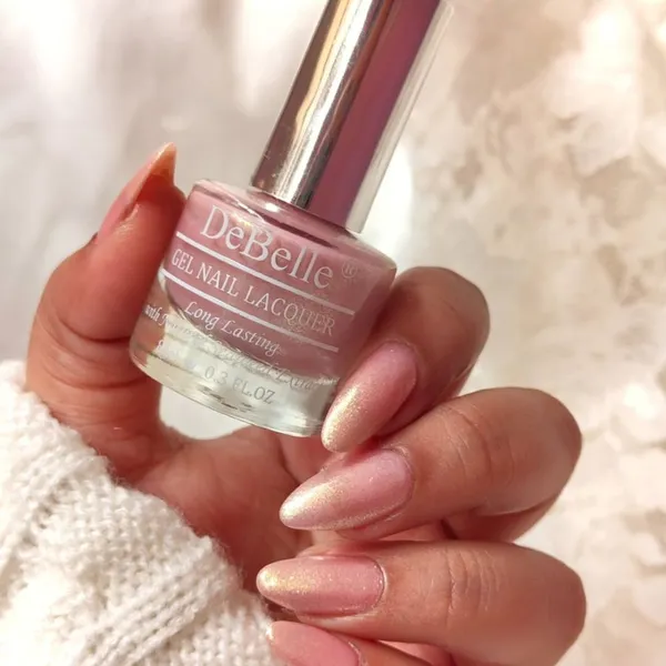DeBelle_Gel_Nail_Lacquer_Delicate_Doris_Light_Baby_Pink_With_Gold_8_Ml