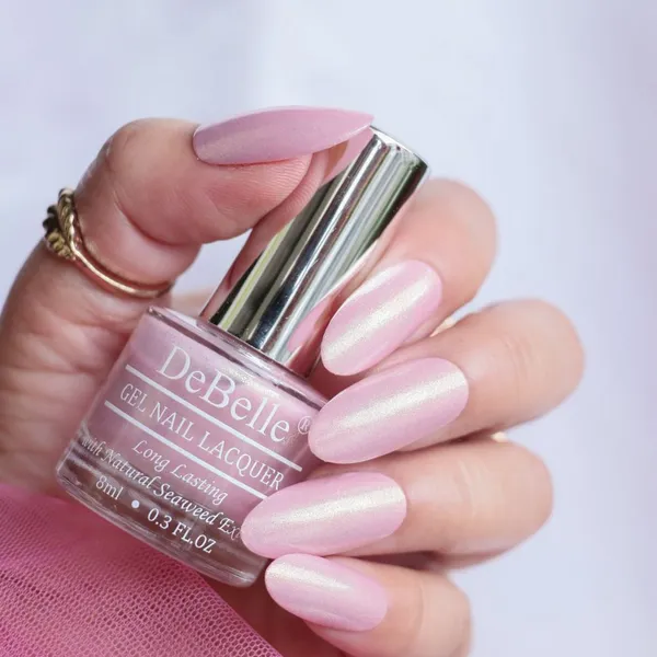 DeBelle_Gel_Nail_Lacquer_Delicate_Doris_Light_Baby_Pink_With_Gold_8_Ml